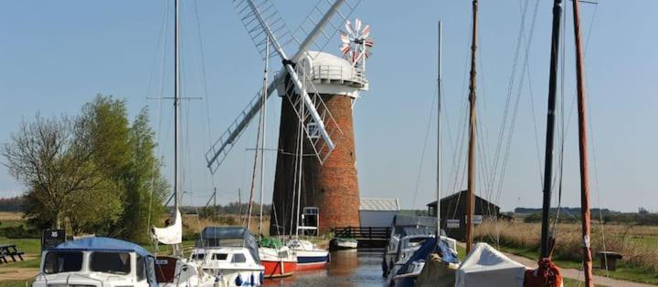 Fabulous 2 Bedroom Dog Friendly Chalet 5 Min Walk To Beach, Nr Gt Yarmouth & Norfolk Broads Scratby Exterior foto